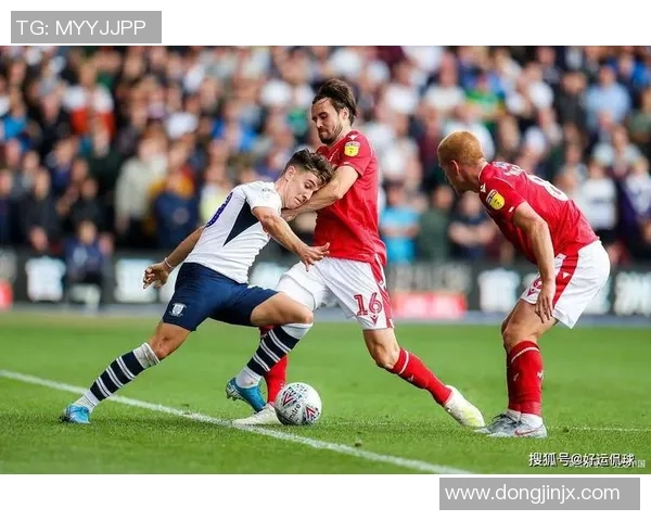 足球蛇形防守战术解析及其在比赛中的应用与优势探讨